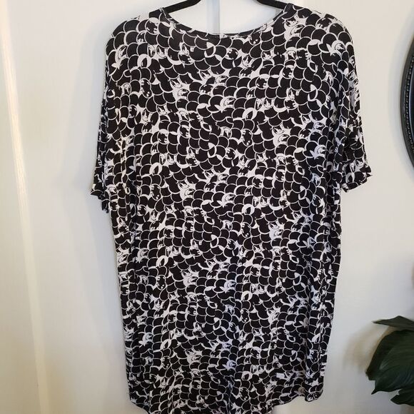 LuLaRoe Simply Comfortable Irma Rayon Tunic Top… - Picture 6 of 6